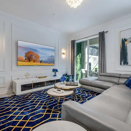 Luxury Chic Modern Home Prime Location